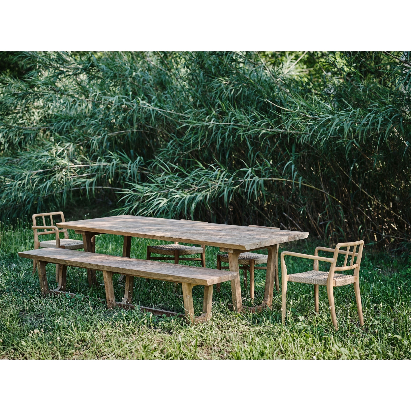 Mesa de comedor interior y exterior BABYLONE de madera teca maciza en venta en tienda de muebles en L'Eliana, El Osito, Valencia