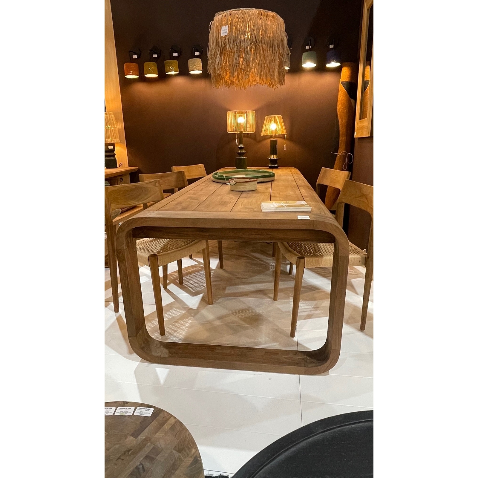 BLOOM solid teak interior and exterior dining table sold at furniture shop in L'Eliana, El Osito, Valencia